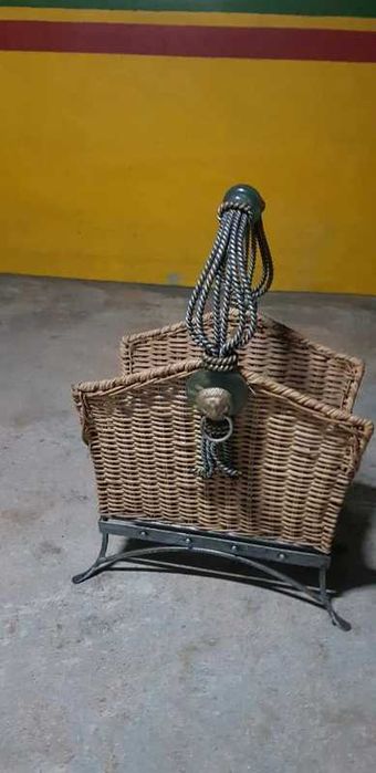 Porta revistas antigo