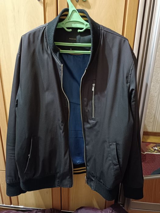 Продаю чоловічу весняну куртку Reserved