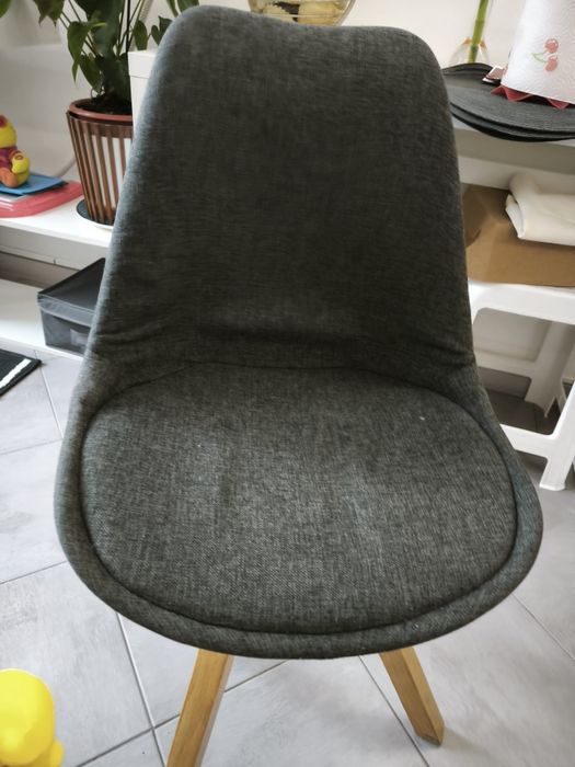 Venda de uma Mesa redonda com cadeiras