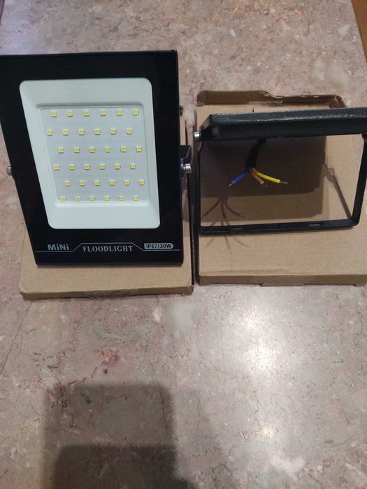 (NOVOS) Focos IP67/30W