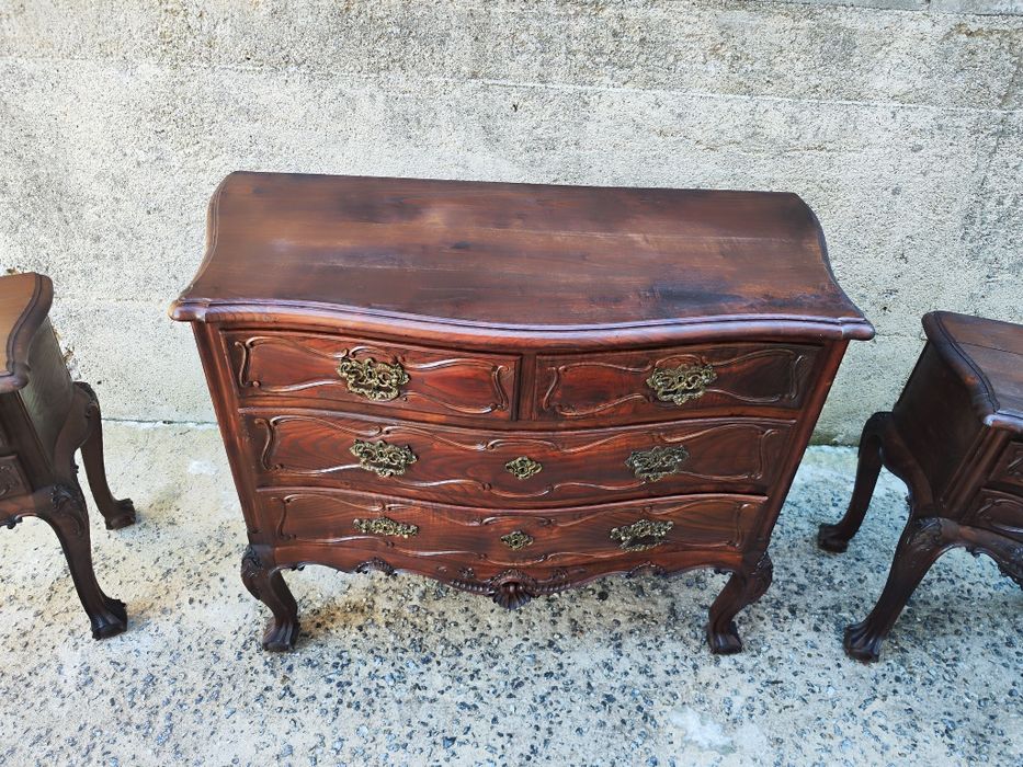 Cómoda antiga estilo Luís XV em madeira maciça