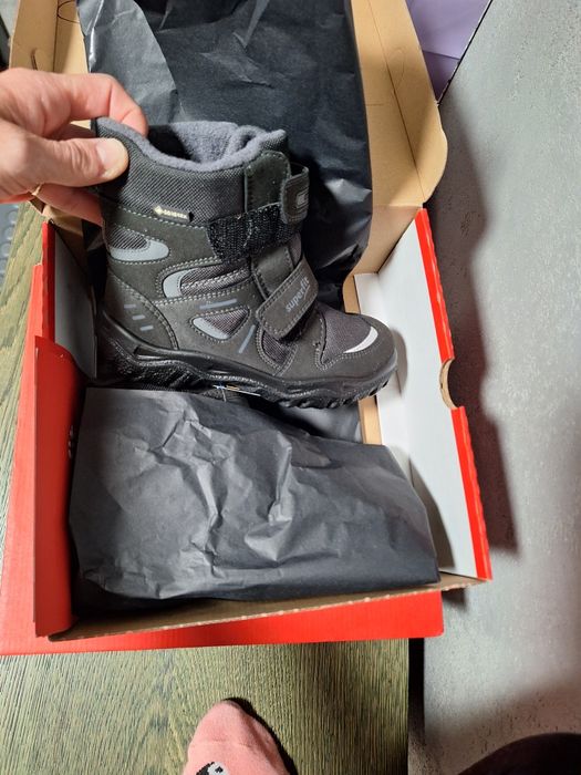 Sprzedam nowe śniegowce Superfit!