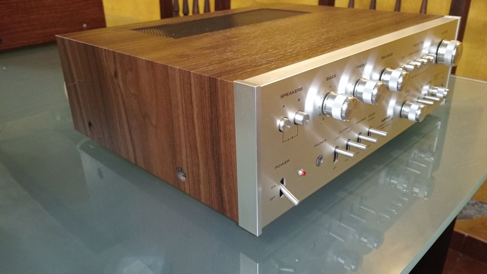 Nikko TRM-600 amplificador