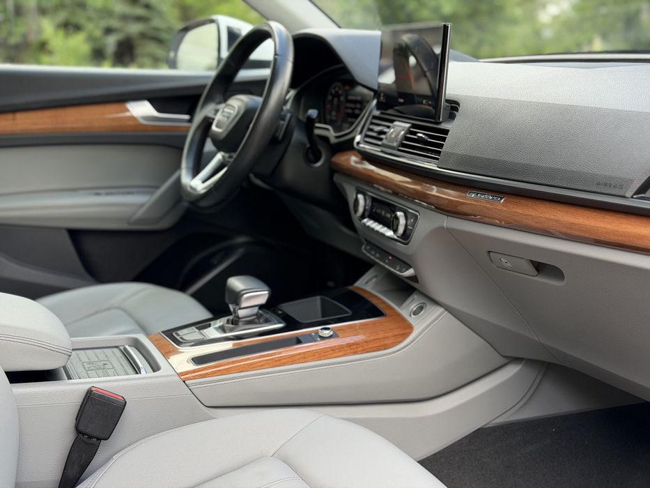Продам AUDI Q5 Premium Plus
