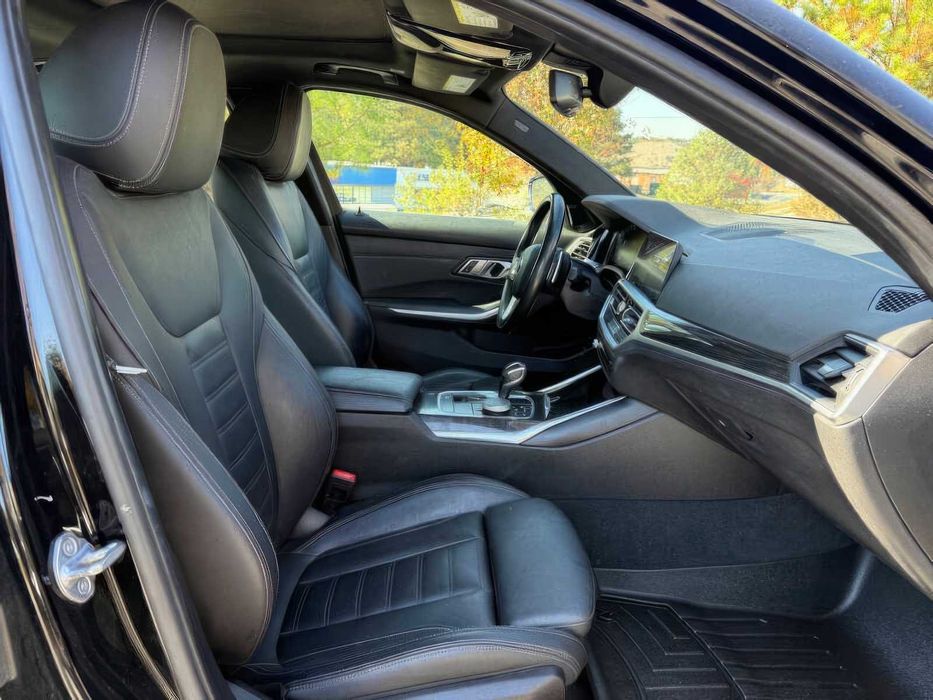 BMW 3 Series 330i xDrive      2019