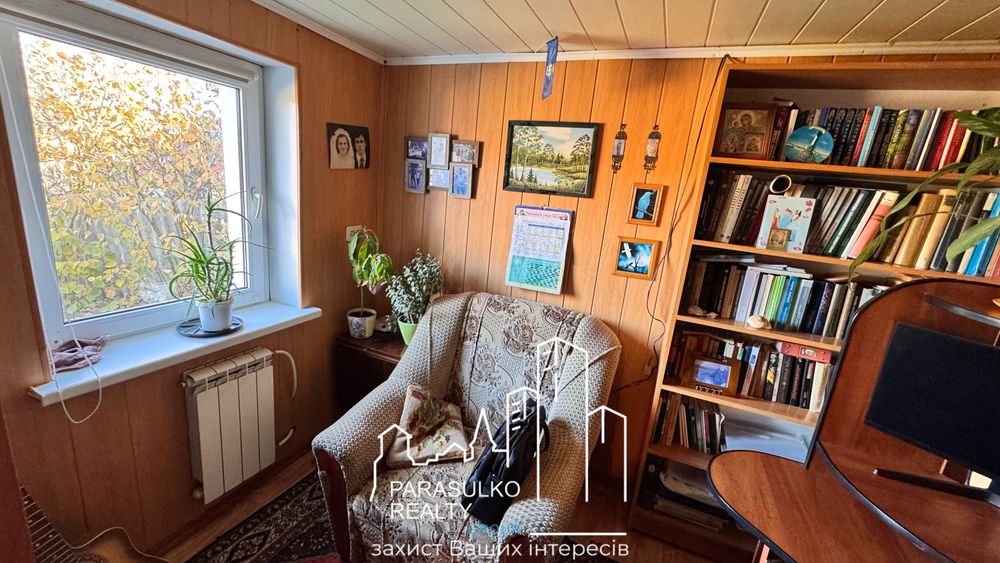 Продам будиночок поряд з ставочком