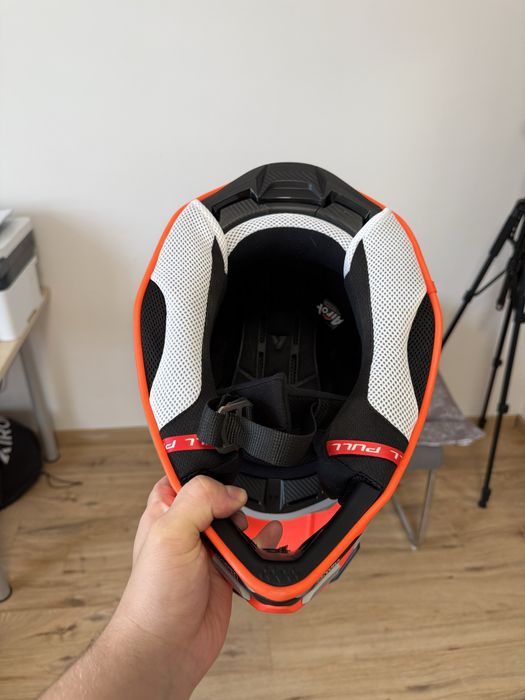 Кросовий мотошолом Airoh Strycker XL