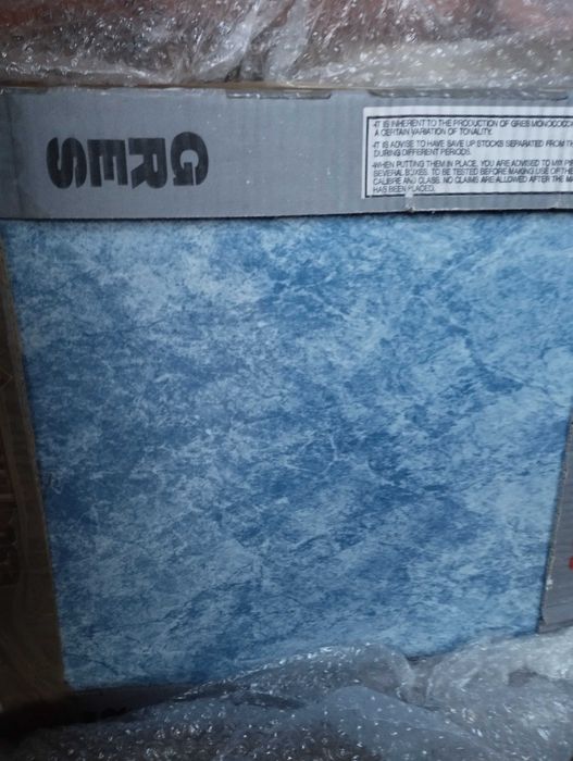 5 m2 pavimento cerâmico azulado