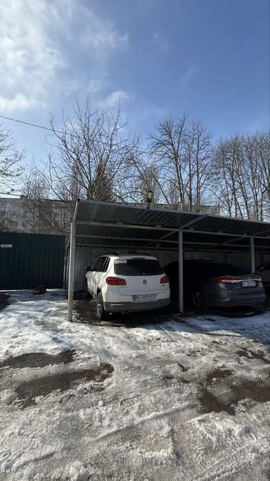 Місце під навісом /гараж/стоянка на молодіжному по Володимира Великого