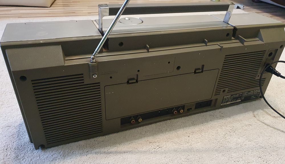 Radiomagnetofon SHARP GF 500