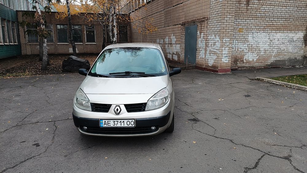 Продам Renault Scenic 2006 року, двигун 1.6 бензин + газ (газ вписаний у техпаспорт).
Автомобіль у відмінному технічному стані, помилок по двигуну немає, усе працює справно.

Основне:

Газ/бензин, економний у використанні

Круїз-контроль та обмежувач швидкості

Кондиціонер працює

Електроручник справний

Ходова частина у чудовому стані, нічого не гримить

Нещодавно замінено: комплект ГРМ, подушки двигуна 
ТО ДВИГУНА

1 власник в Україні, авто було в одній сім'ї з моменту пригону

 Косметика:
Є невеликі недоліки по лакофарбовому покриттю, не критичні — для своїх років авто виглядає гідно.
Салон чистий, охайний, без сторонніх запахів.

Автомобіль повністю готовий до поїздок, без додаткових вкладень.
Перевірка на будь-якому СТО — без проблем.
Торг біля капоту!!!!
Тільки повний вид переоформлення.
