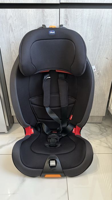 Дитяче автомобільне крісло Chicco Gro-up група 1/2/3