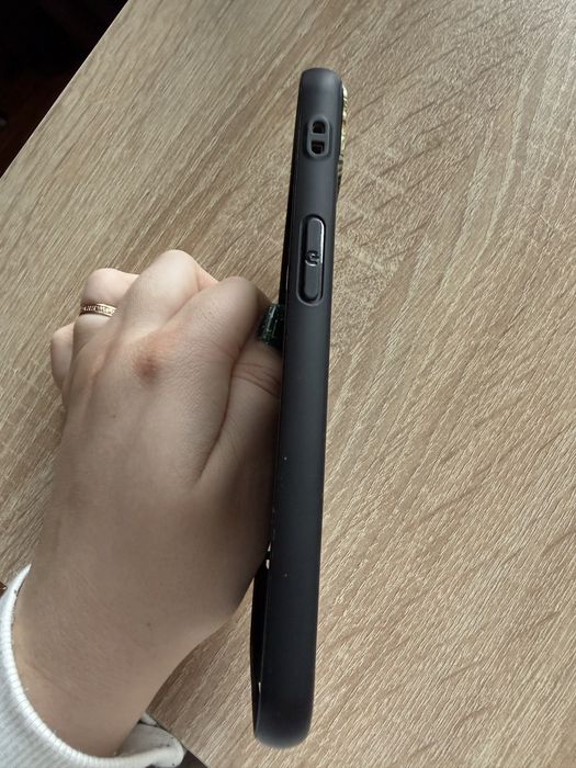 Чохол на IPhone 13