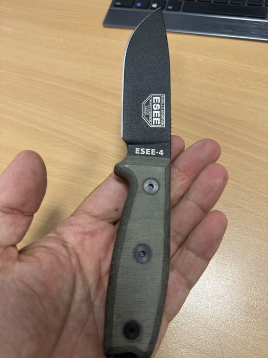 Faca esee -4 em bom estado