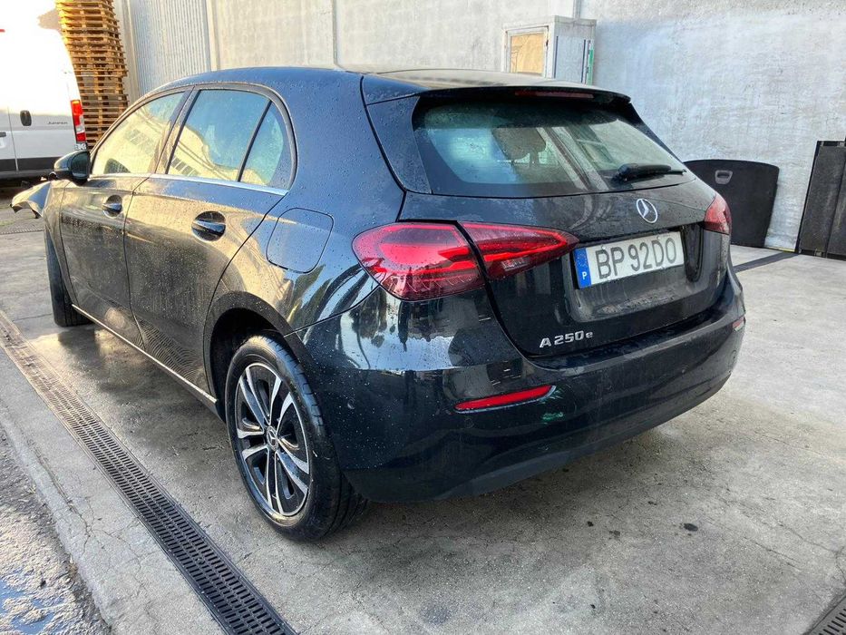 Salvado Mercedes A 250e | 218cv | 43.798 Km | 2024