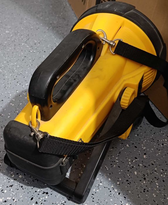 Latarka szperacz reflektor lampa – bardzo mocna, na podstawce, pasek