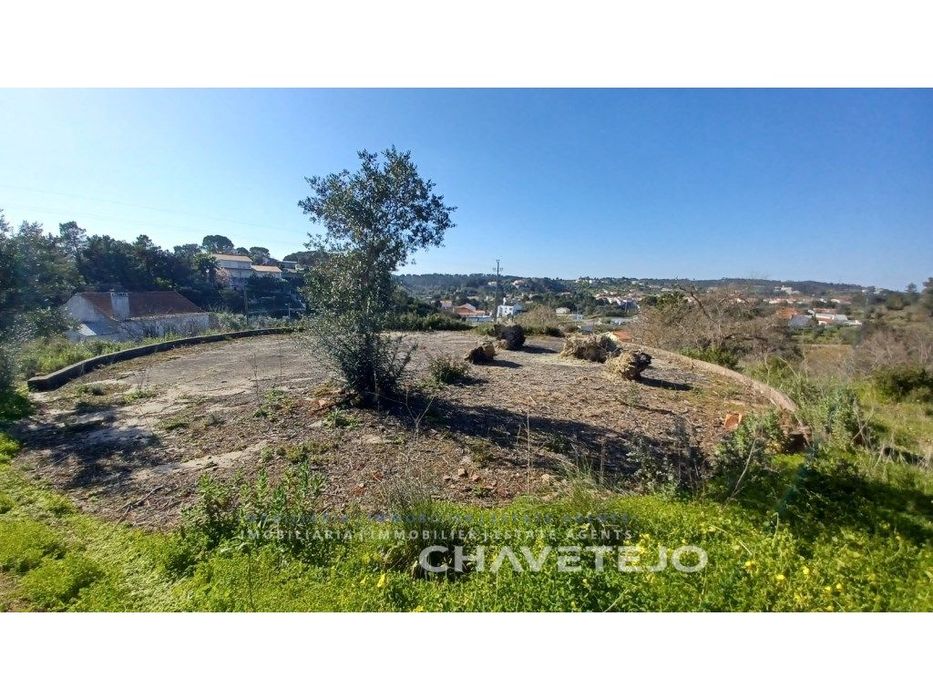 Terreno com projeto aprovado e licença de construção.