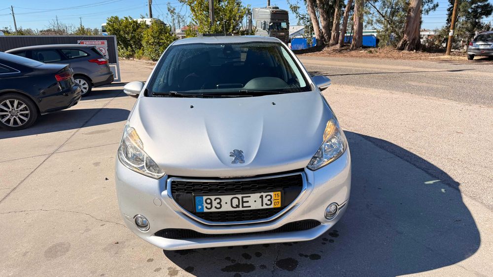 Peugeot 208 1.4HDi — photo 2