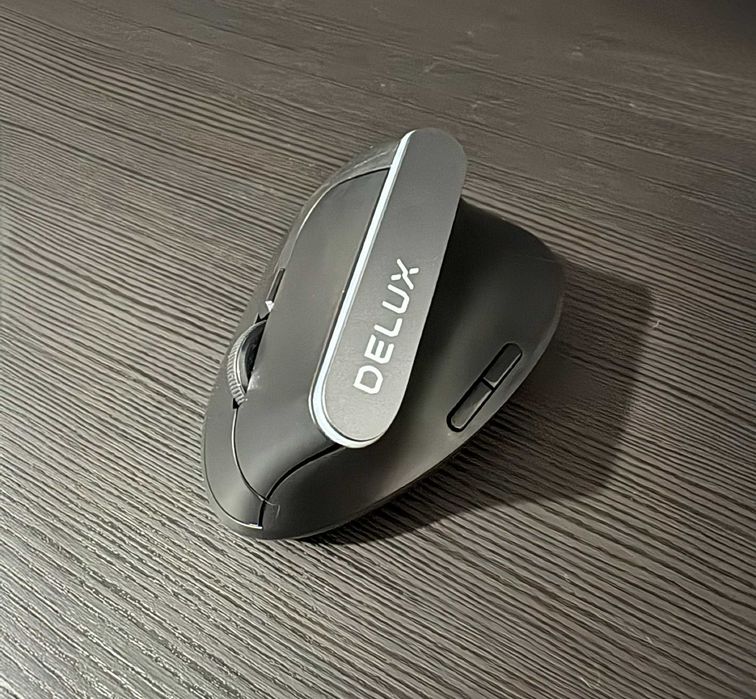 Rato Vertical Ergonómico Delux RGB – Como Novo