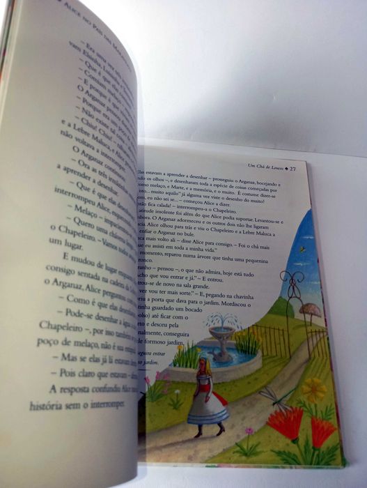 Alice no País das Maravilhas - Clássicos Juvenis
