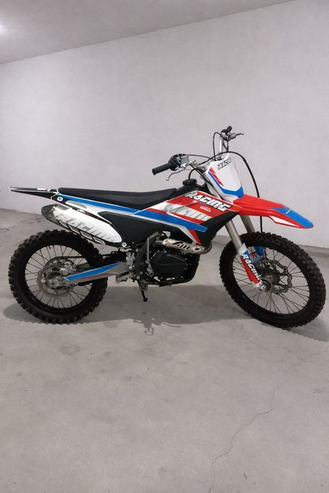 Moto enduro 250cc