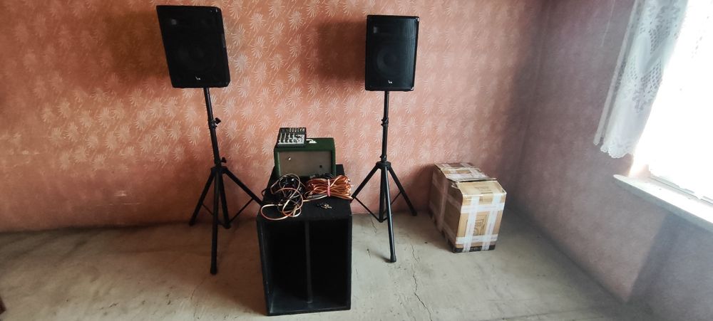 Zestaw nagłośnieniowy kolumny głośniki stroboskop