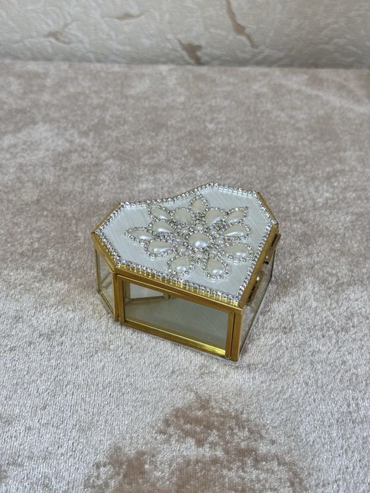 Весільний набір ручної роботи; Бокали; свічки, скринька; тарілка