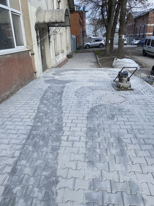 Професийне укладаня  бруківки