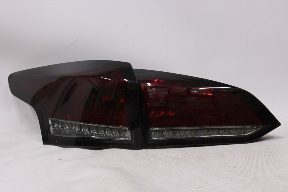 Lampy tył tylne FORD FOCUS MK3 SW 11-18 Kombi Dynamic RED SMOKE LED