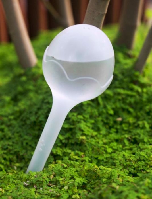 Ороситель для цветов, зрошувач для квітів.