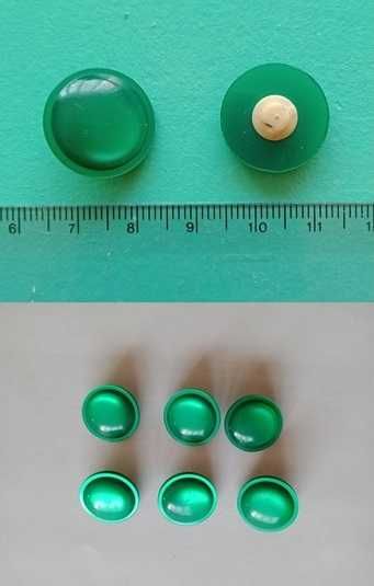 Guziki na stopce różne kolory