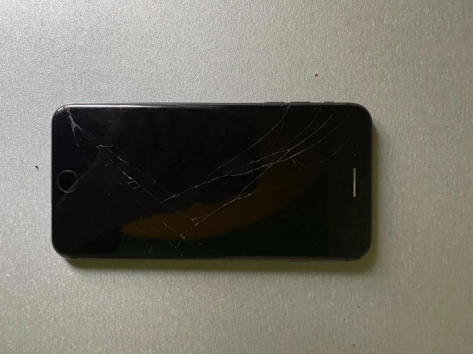 Продам айфон 8 .