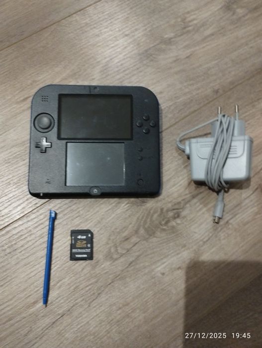 Nintendo 2DS + caneta + Jogo Super Mario + Cartão 4G + carregador