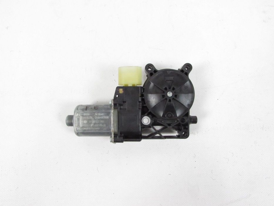 Motor elevador Esquerdo/Frente Seminovo/ Original BMW X2 (F39) 67627473087