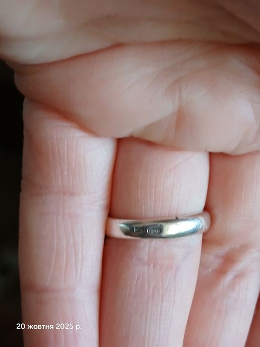 Срібні прикраси,сережки і каблучка