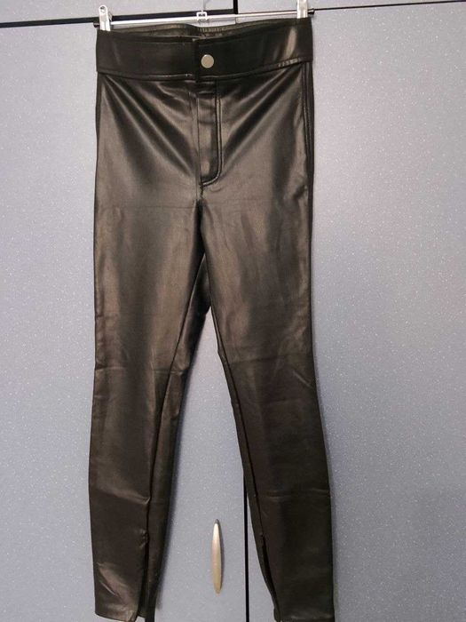 Продам чёрные брюки стрейч Zara