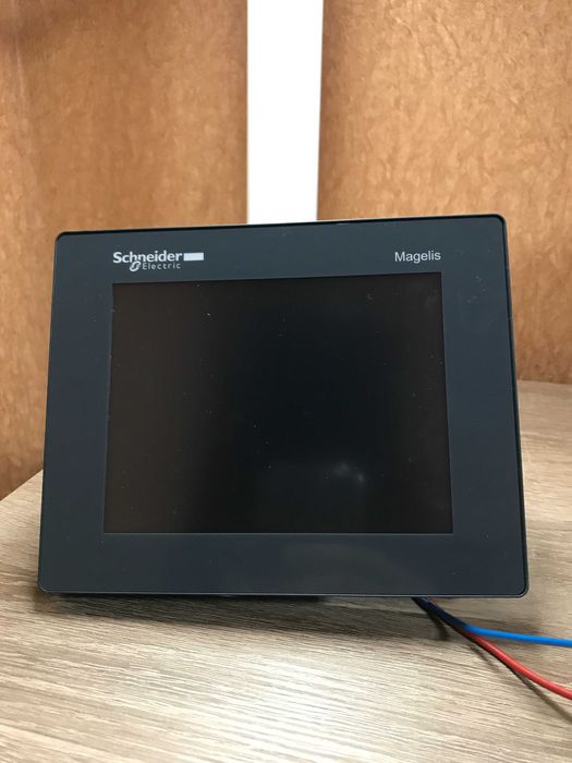 Панель оператора Shneider Electric HMISTU855+HMIS5T