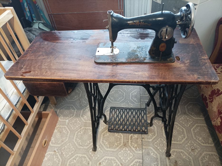 Продається швейна машинка, Подолка"