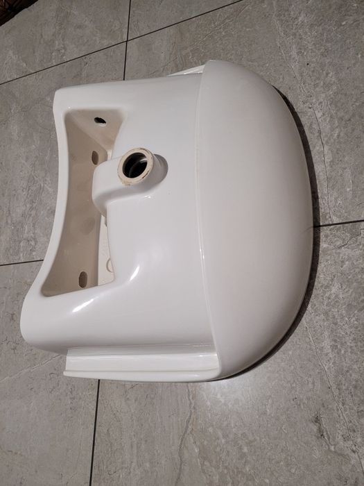 Umywalka ceramiczna łazienkowa pod zabudowę marki KOŁO