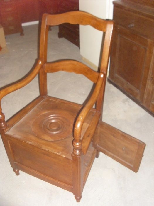 Cadeirão / retrete - muito antigo