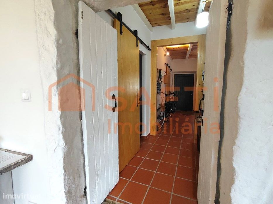 Moradia T3 Com Jardim, Oficina E Estacionamento.