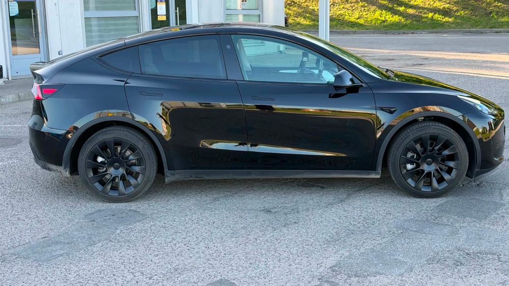 Tesla Model Y — fotografia 5
