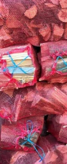 Sacos de lenha de eucalipto seca