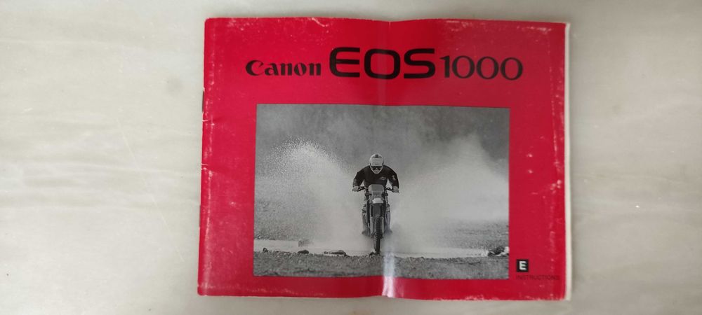 Canon EOS 1000 + flash Speedlite 200E