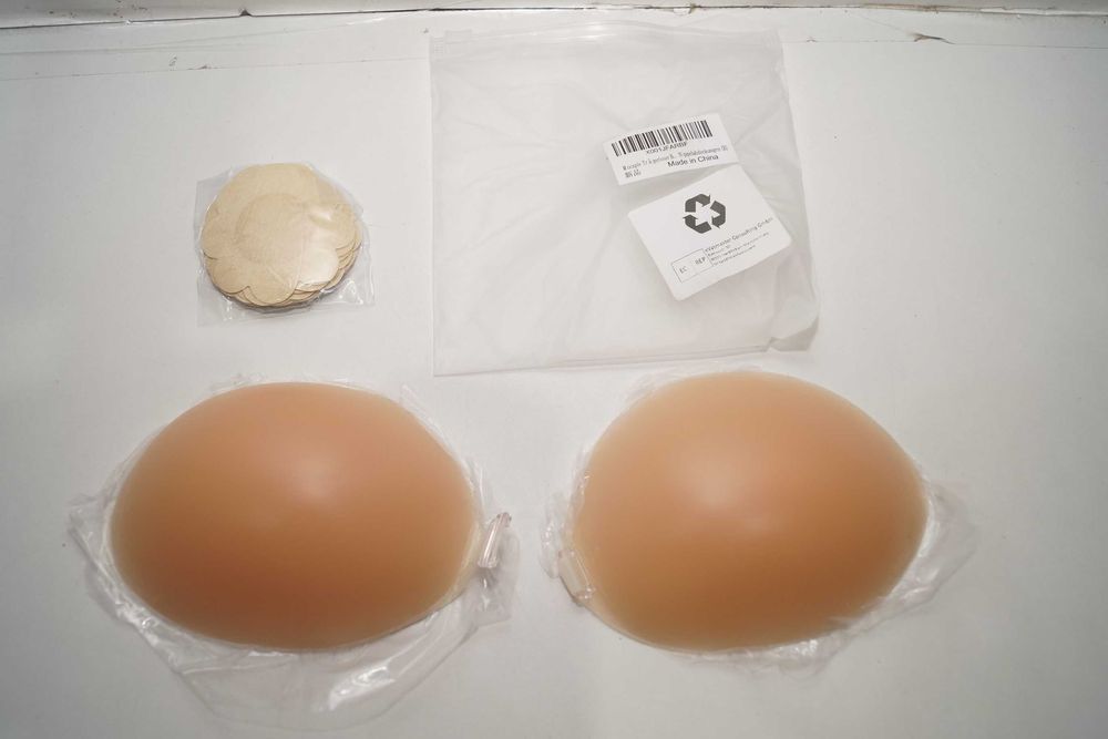 Biustonosz silikonowy samonośny rozmiar B przyklejany niewidoczny.