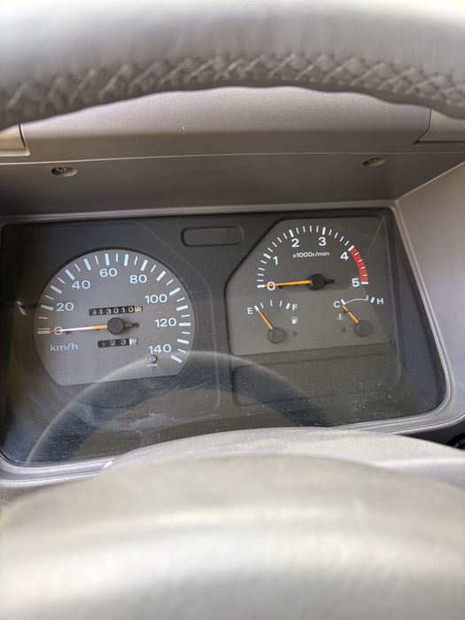 Nissan Cabstar 3.0 TD Caixa Aberta com Lona – 1999