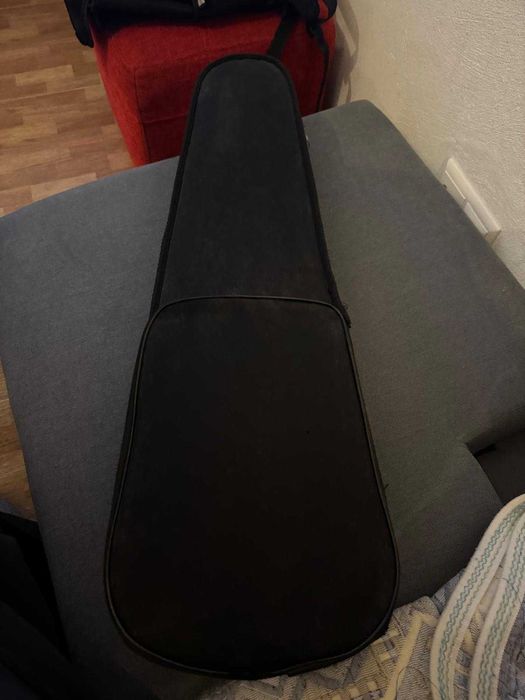 Violin (with strings, shoulder rest, and bow) + Case64737812859651123