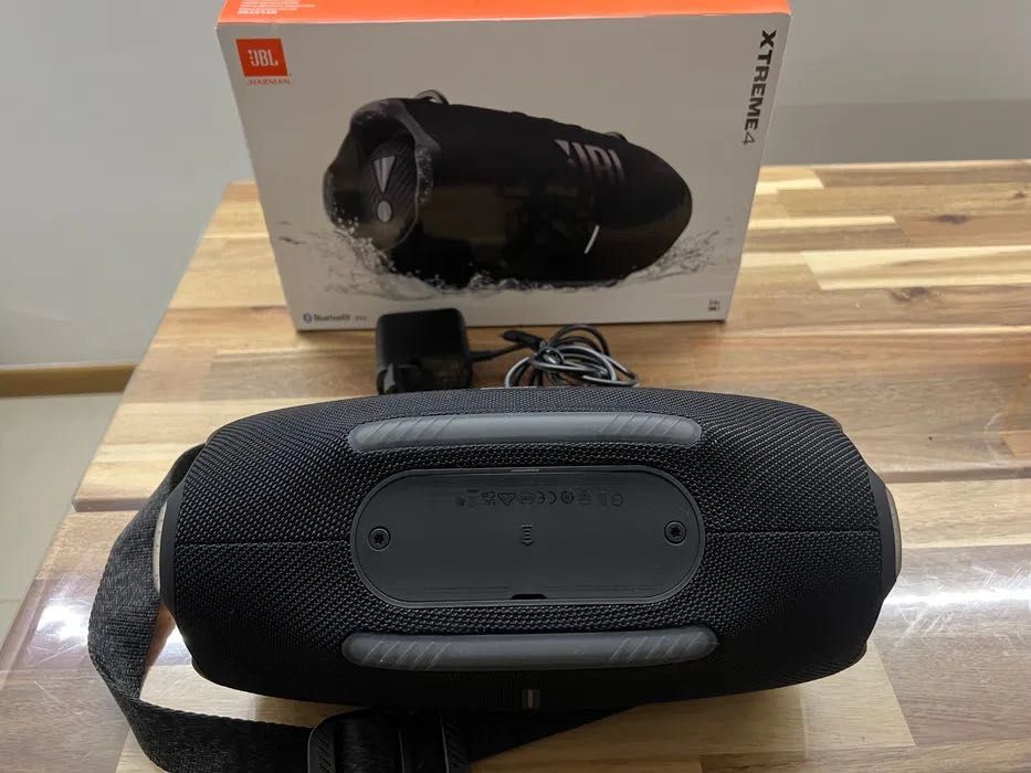 Jbl xtreme 4 . .