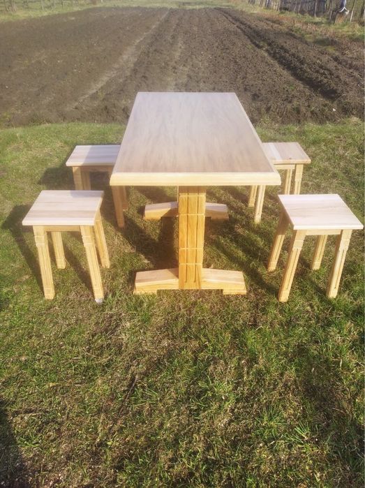 Стіл з масиву дуба з табуретками