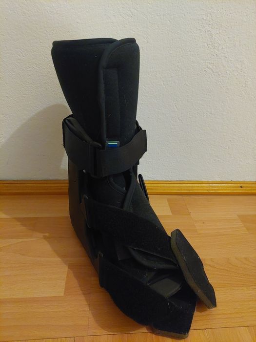 But ortopedyczny, orteza typu Walker.